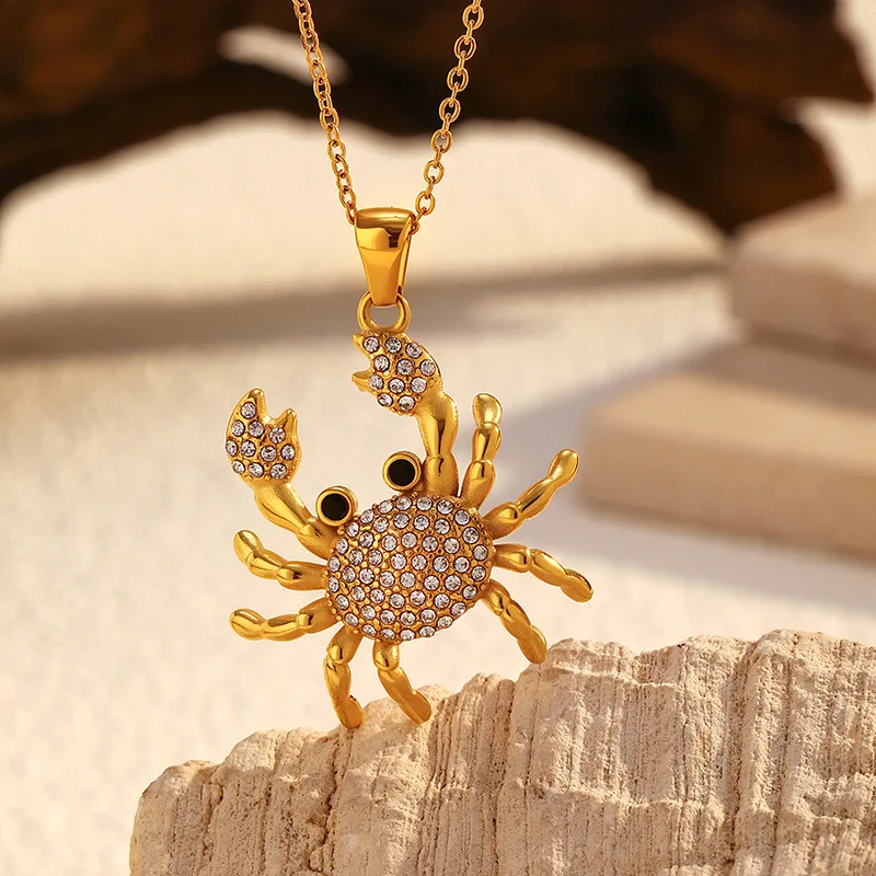 

New Ocean-Style Fashionable Beach-Themed Pendant Necklace for Women - 18K Gold, Crab Design with Diamond Inlay, Unique Style