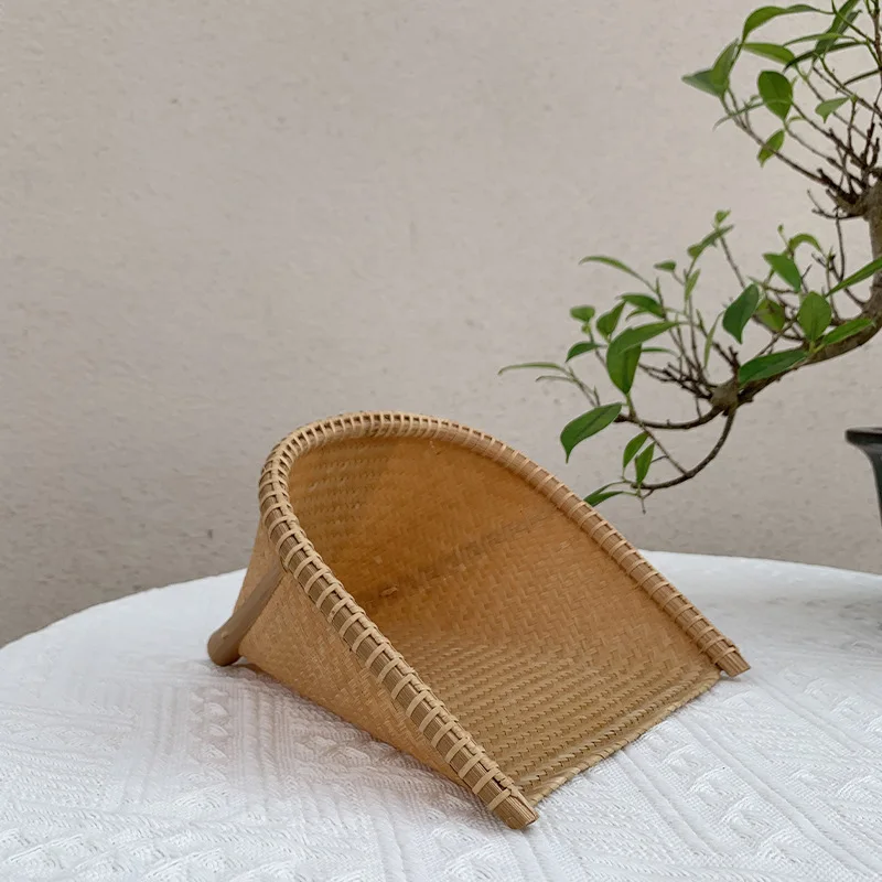 Pure handmade bamboo woven bamboo dustpan, tea sieve, snack basket, tea space decoration ornament, handicrafts