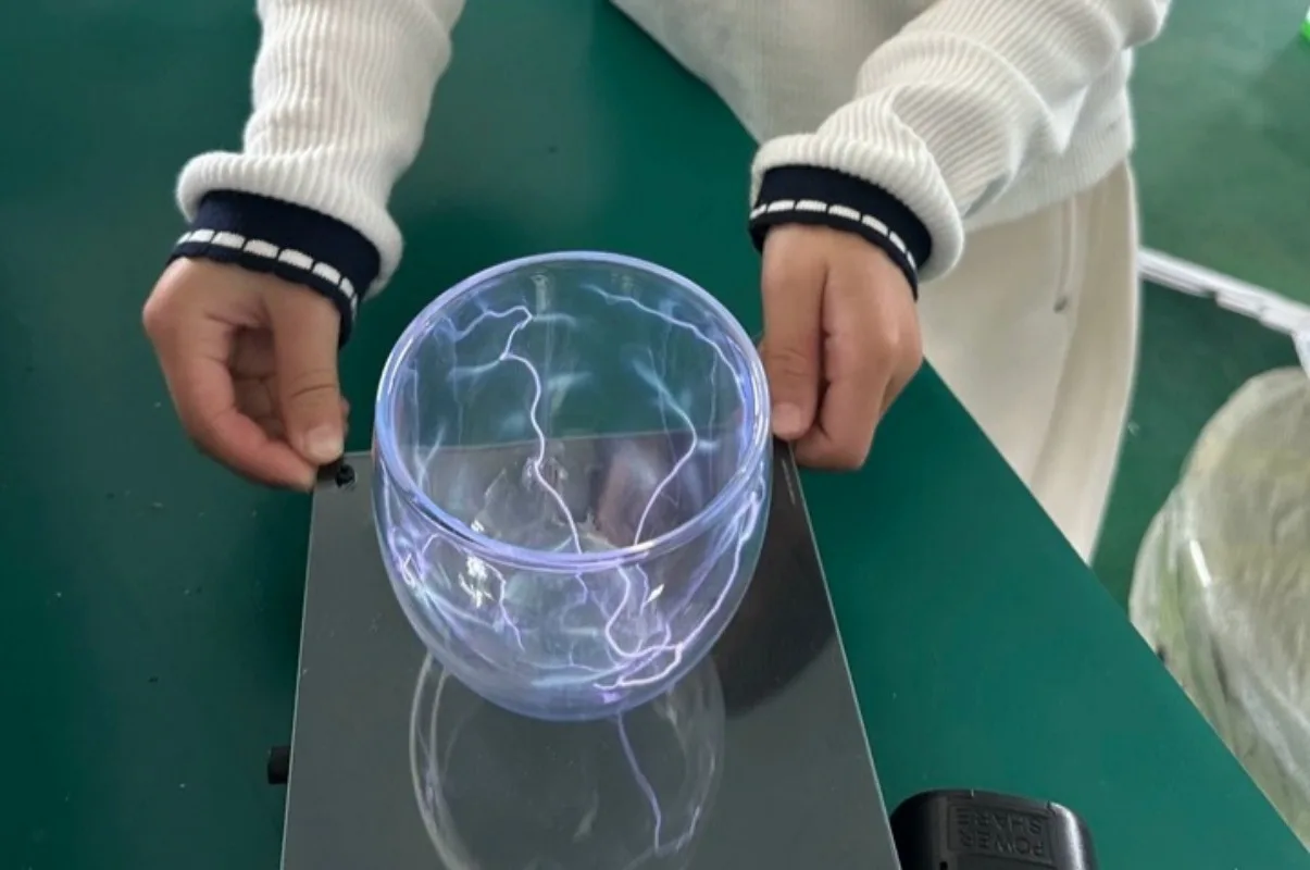 For Ion Lightning Luminous Cup, Photoelectrolysis Technology Display Cup, Magic Blue & White Light Exhibition Model