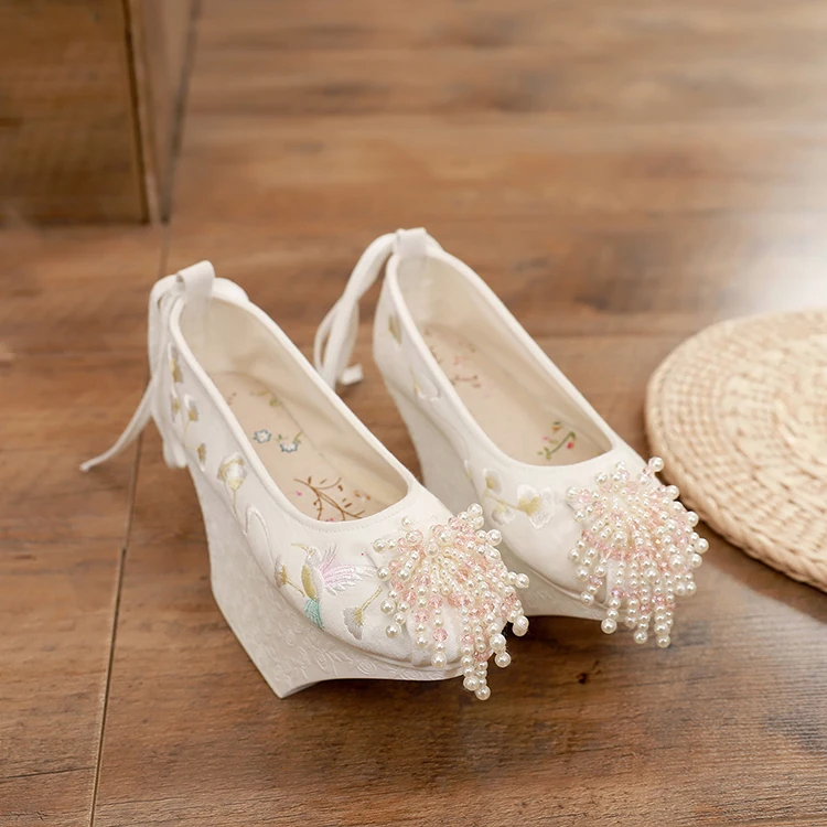 Qing scarpe stile cina scarpe antiche Hanfu scarpe stile Ming scarpe ricamate tacchi alti scarpe di stoffa palazzo indossare scarpe da principessa