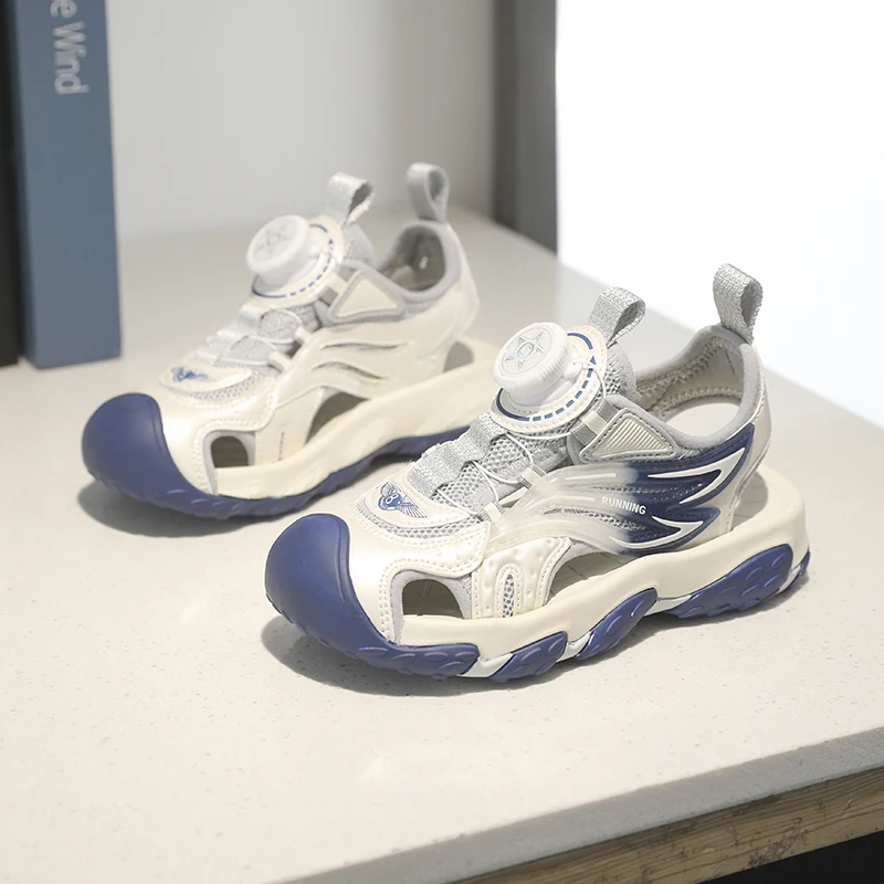 

Новые дизайнерские сандалии для мальчиков с закрытым носком, летняя детская обувь, безопасные регулируемые модные пляжные сандалии для детей