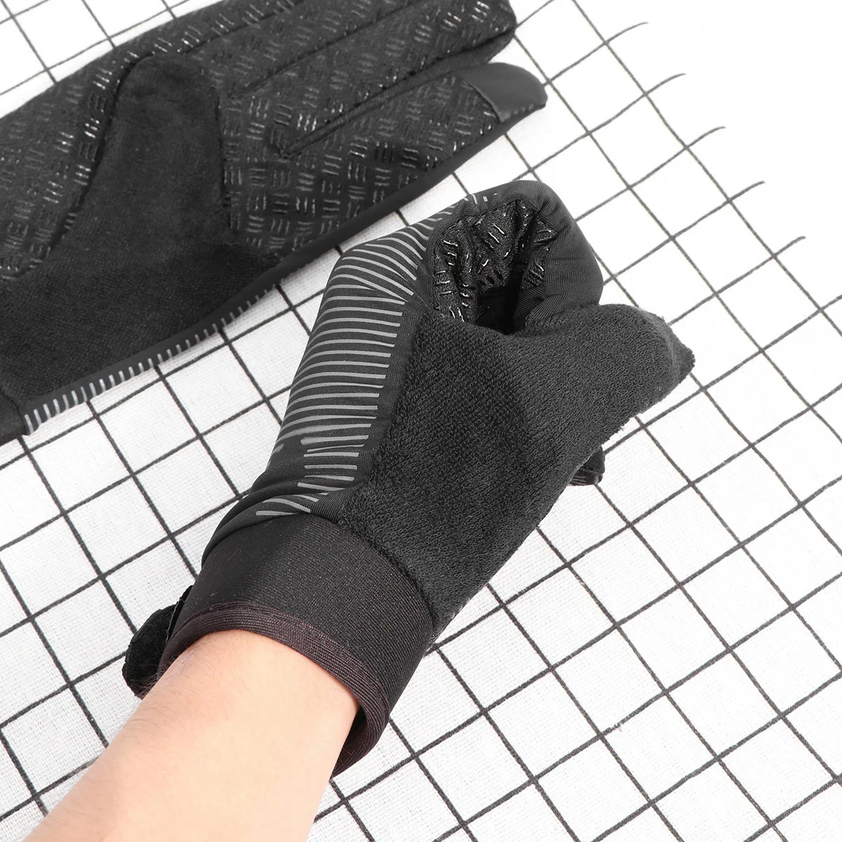 

1Pair Ice Silk Diving Gloves Size Xl Black Flexible Fit Comfortable Anti-Slip Fishing Scratch Protection Suitable for Scuba