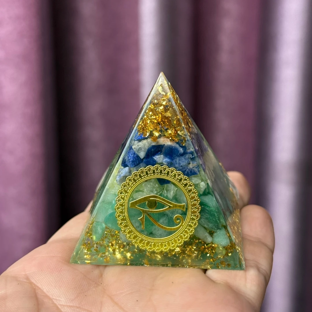 1pc Orgonite Pyramide, Composed of Sodalite and Green Aventurine, The Symbol of the Eye of Horus, Home Desktop Handmade Ornament
