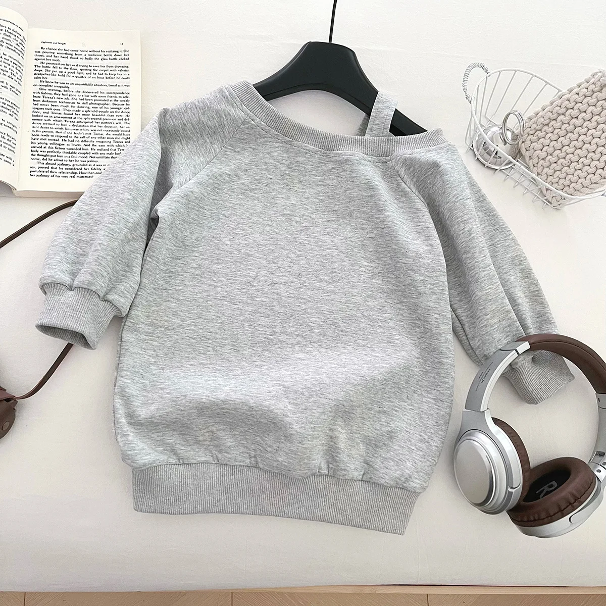 Sweatshirt New Girl Off Shoulder Hoodie Korean Edition Long Hoodie with Western Style Slant Shoulder Long Sleeve Top  Autumn