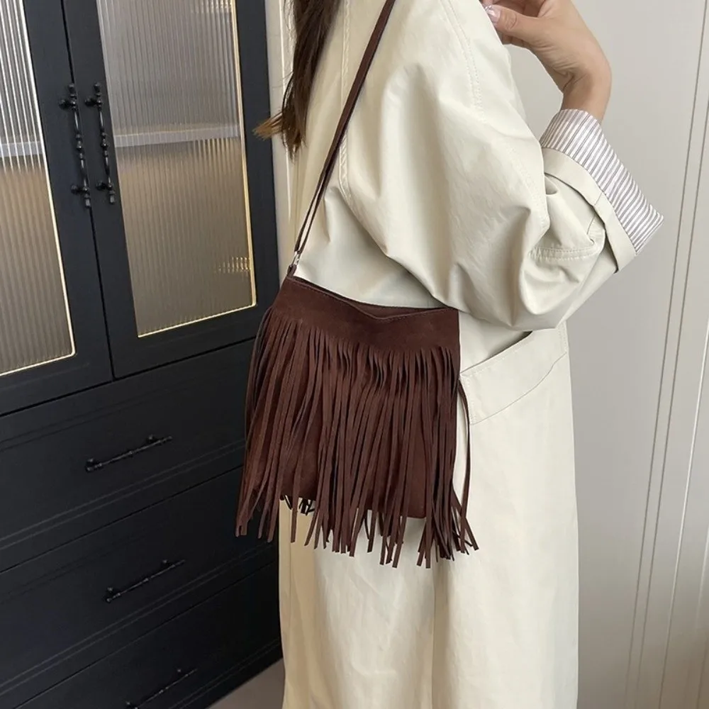 Vintage Suede Fringe Crossbody Bag Large Capacity Boho Style Shoulder Bag Solid Color Adjustable Shoulder Strap Bucket Bag Women view 4