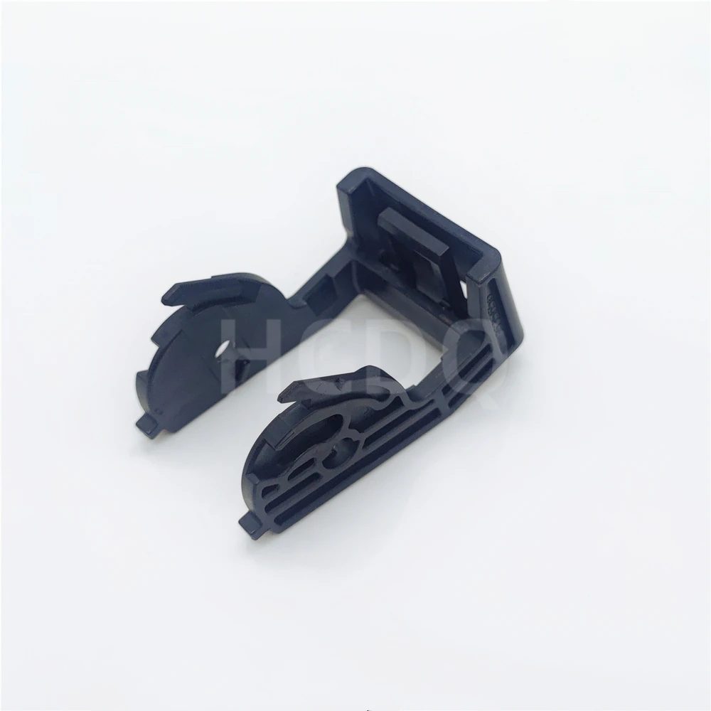 

10 PCS Original and genuine MG635656-5 automobile connector plug housing supplied from stock