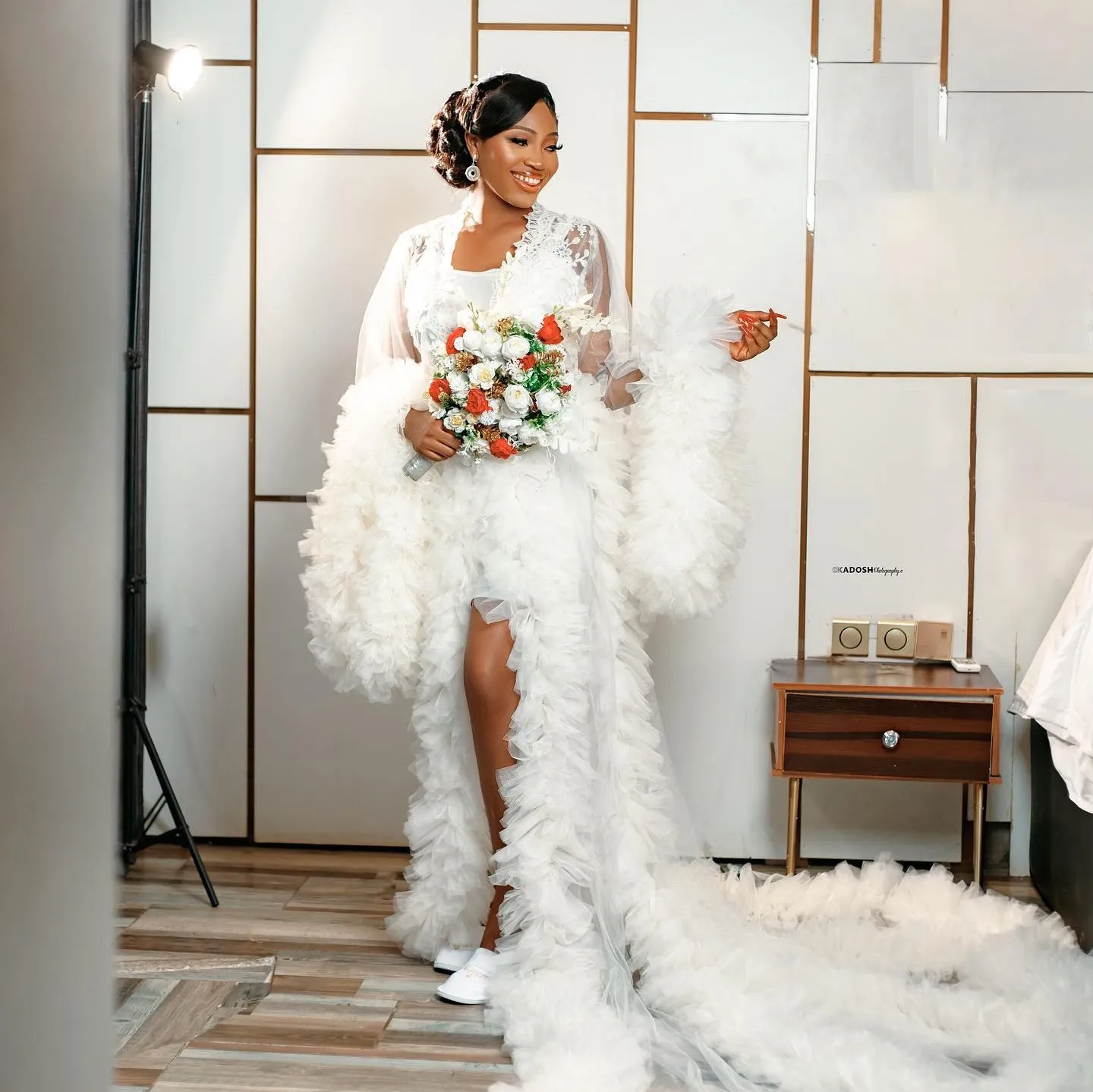 カスタマイズされたブライダルマタニティドレス、写真撮影用ローブ、パフスリーブ、ふわふわチュールガウン、女性用バスローブ