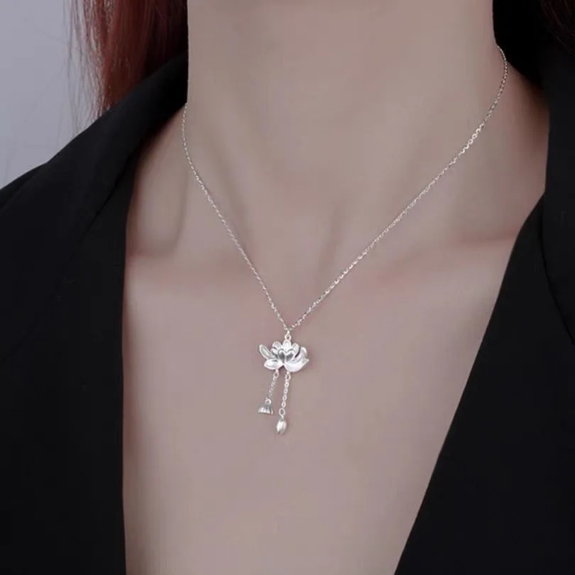 Fashionable retro lotus tassel necklace female explosive good luck lotus pendant new Chinese niche hundred collocation decoratio