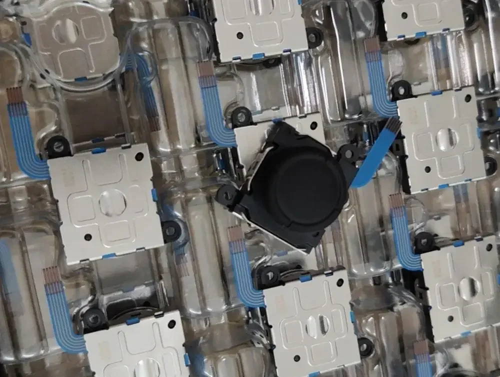 100 قطعة/الوحدة الأصلي جديد ثلاثية الأبعاد التناظرية عصا Joycon تحكم عصا التحكم الإبهام العصي قطعة بديلة لمستشعر NS التبديل و Ns Lite