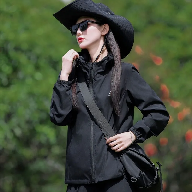 Lightweight Breathable Women's Outdoor Jacket Spring Autumn Popular Windproof Water-resistant Hooded Coat Korean Style Summer