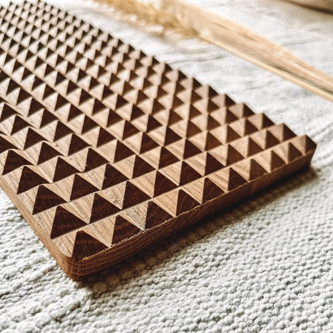 Ready-made wooden acupoint massage sandalwood wooden yoga board meditation yoga practice board acupuncture massage relaxation bo