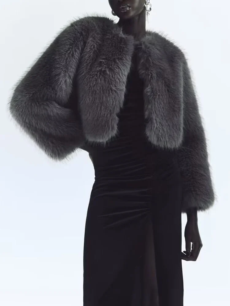 

European and American style 2025 winter new women's clothing, fashionable and versatile faux fur effect short jacket.