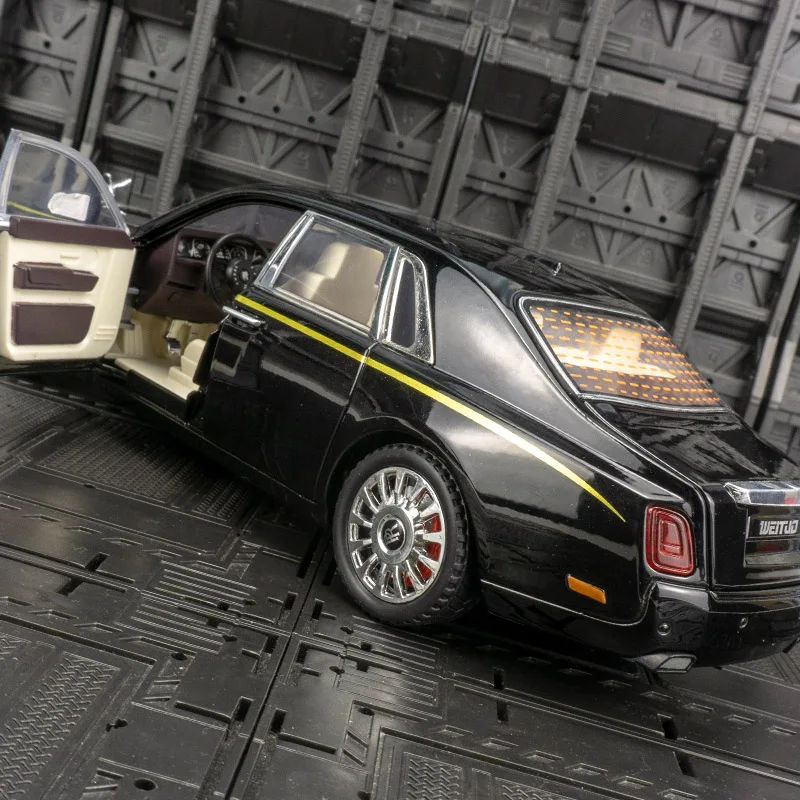 

1:20 Large Rolls-Royce Phantom Alloy Car Model Acousto-optic Toy Car has simulated sound and lighting functions