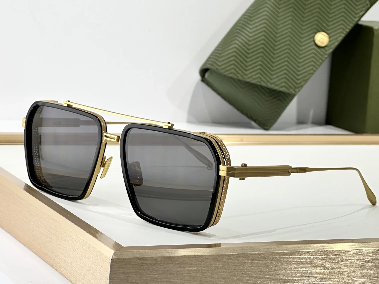 Gafas de sol de alta calidad para hombres y mujeres AKS-510 TAMAÑO 140-152 Estilo UV400 Moda retro Diseño especial Gafas de sol con caja