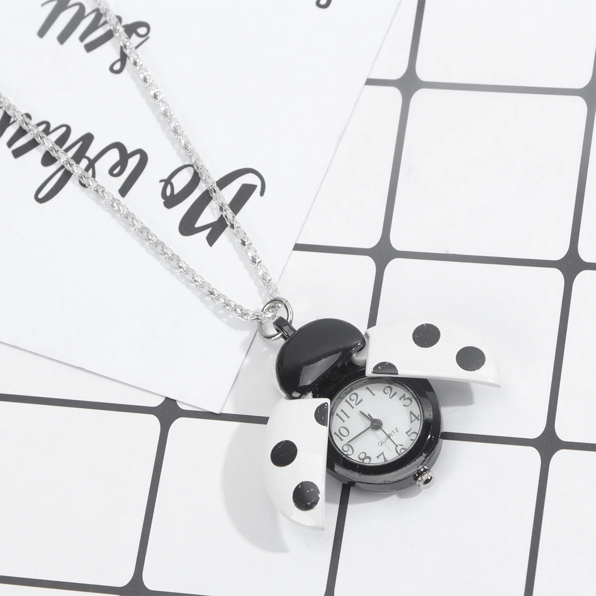 

Vintage Pocket White Ladybug Shape Alloy Retro Watch For Retro Quartz Gift Portable Timepiece For