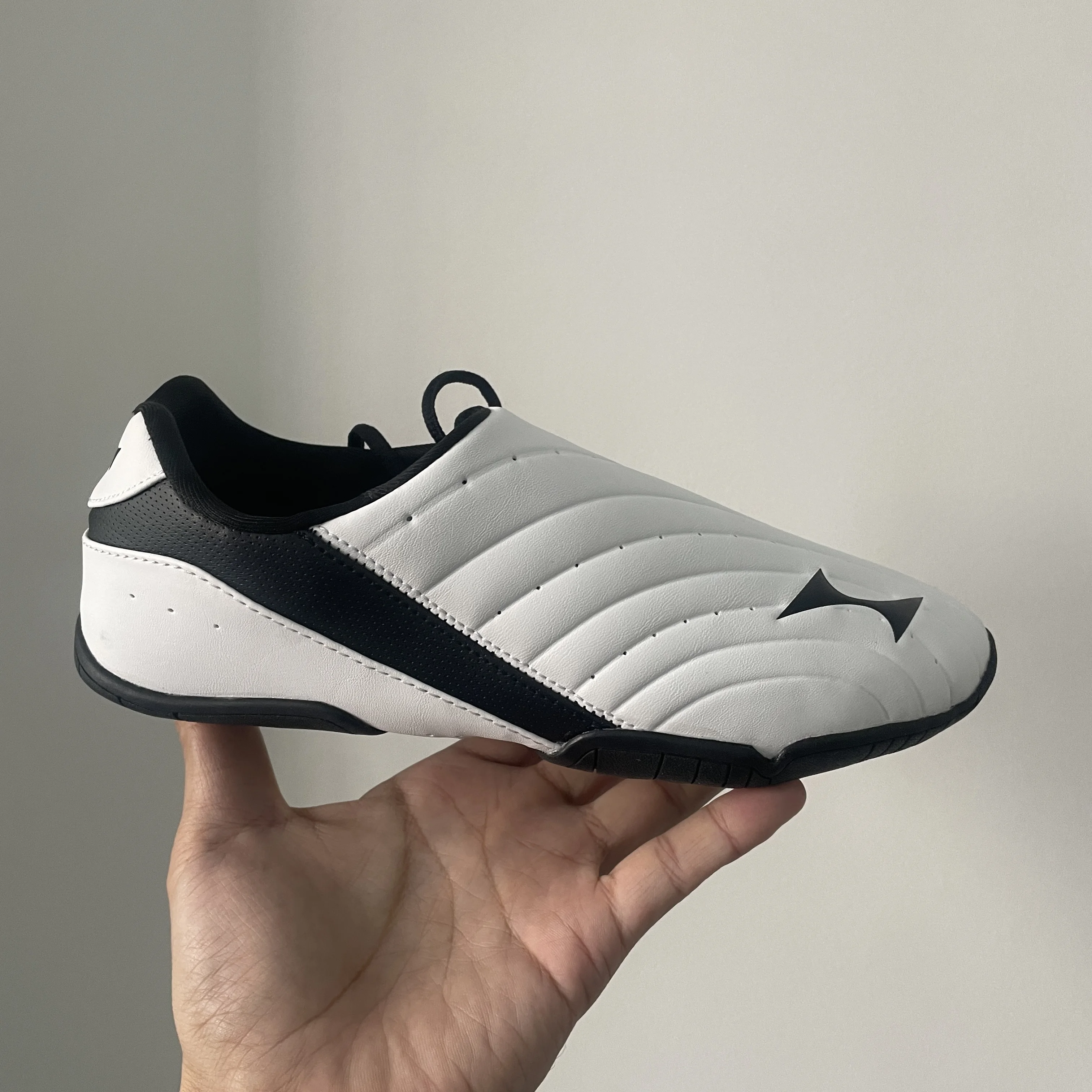 Chinese Kung Fu Shoes Martial Arts Tai Chi Taekwondo Sneakers Casual Comfortable Taekwondo Sneakers Adult Karate