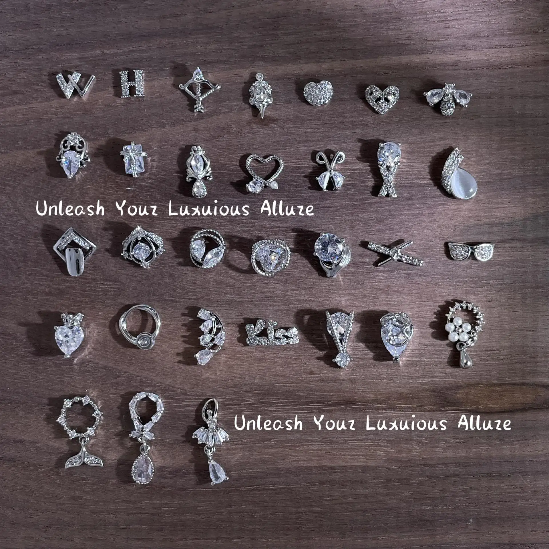 4 Stück Kaniu Vintage Luxus vergoldet Zirkon 3D Anhänger Perle Braut Nail Art Strass Charms für Maniküre Zubehör