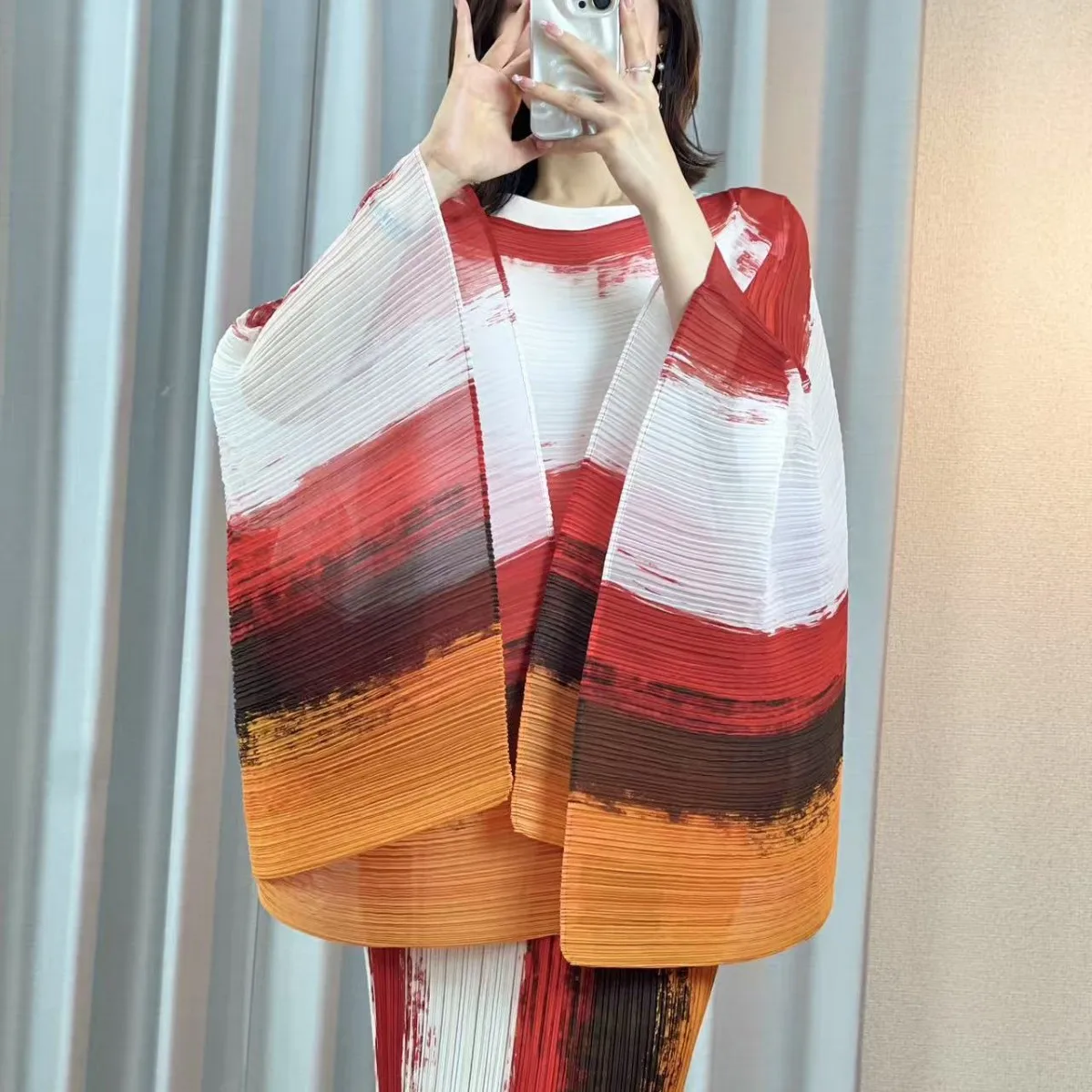 

Miyake Folds 2025 Новый женский шарф Модельер Пуловер Женская мода Средней длины Верхняя одежда Шаль Шифон Плиссированная