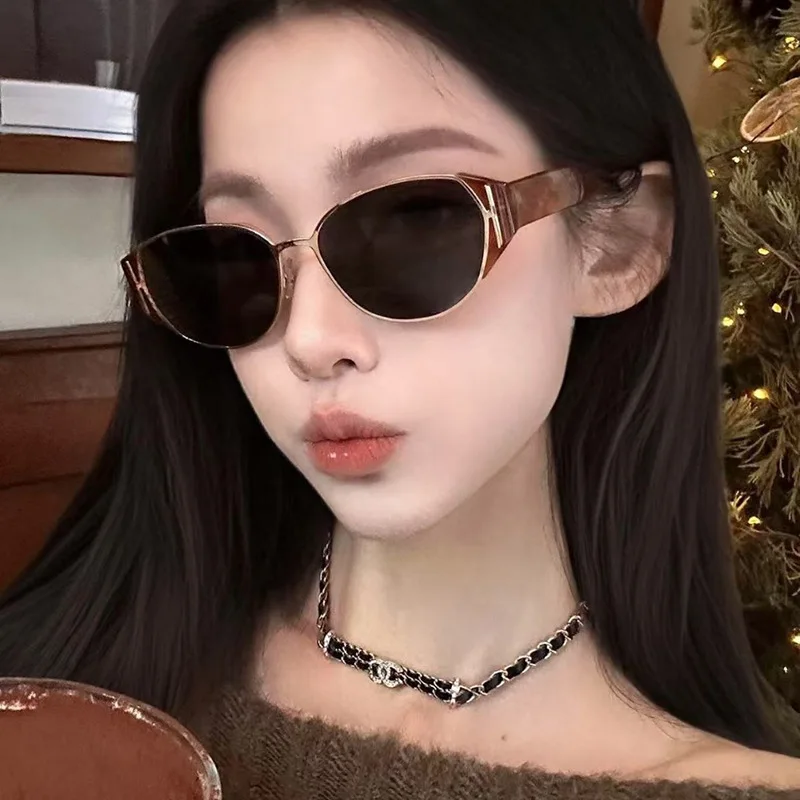 

Hot Girl Retro Cat Eye Sunglasses Women High-end Metal Travel Sunglasses Square Face Makes Her Look Thin 2239-1