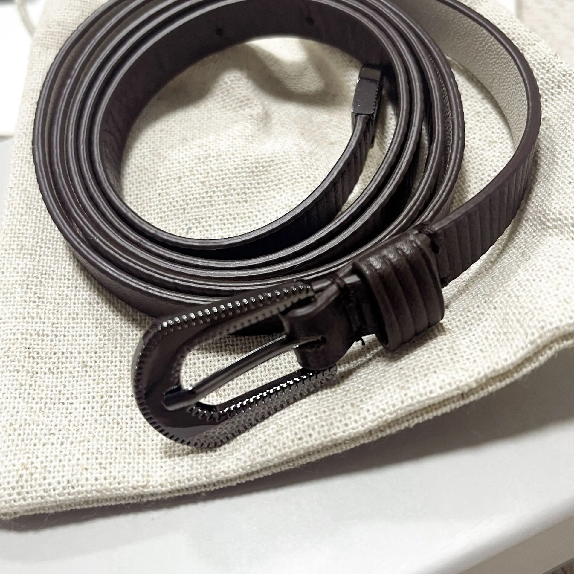 Luxury Winter New Carved Genuine Leather Women'S Belt: Elegant And Versatile For Commute