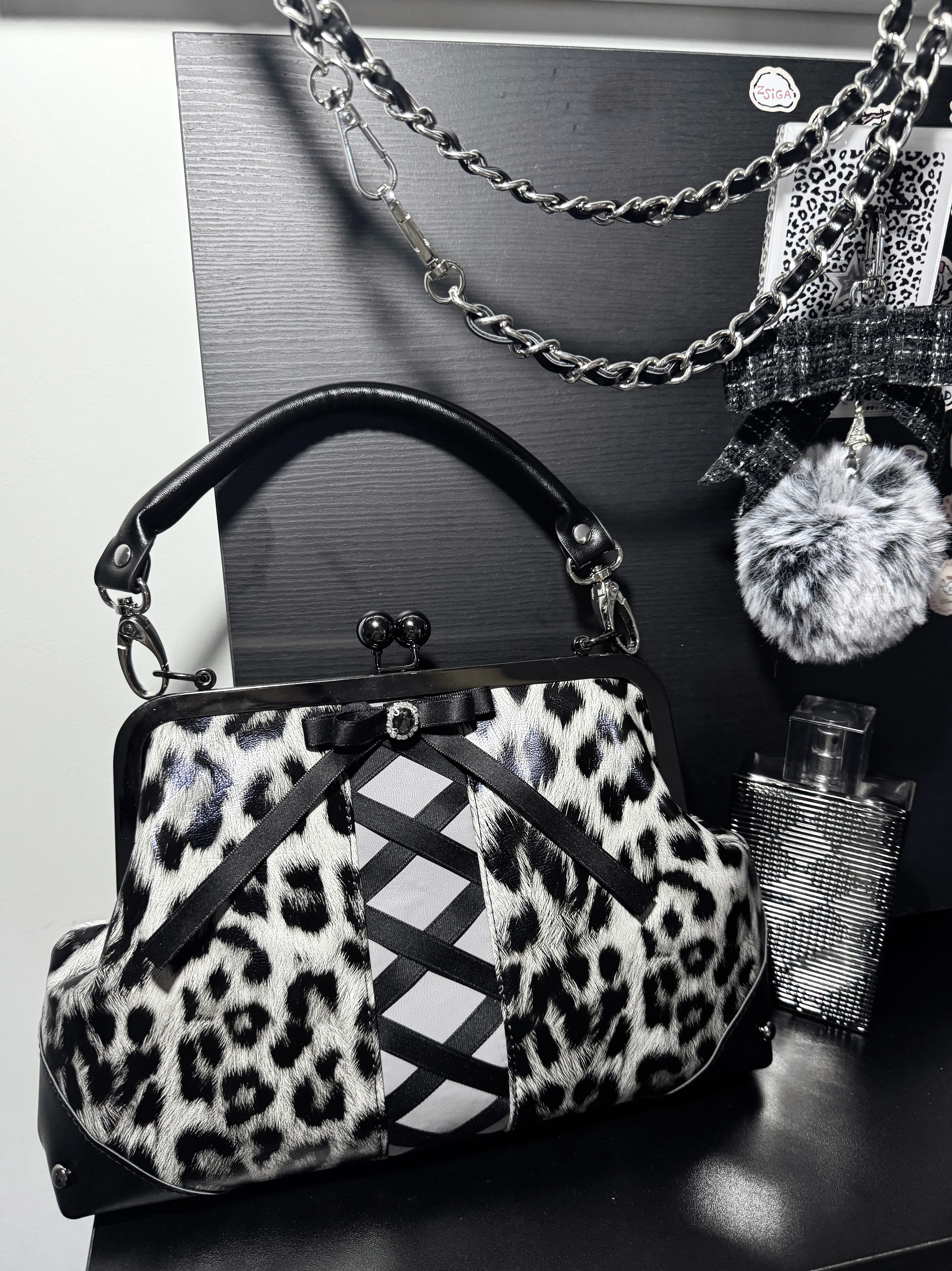 Millennium Spice Girl Subculture Y2k Ji Retro Patent Leather Leopard Print Mouth Gold Bag Niche Chain Shoulder Bag Handbag Daily