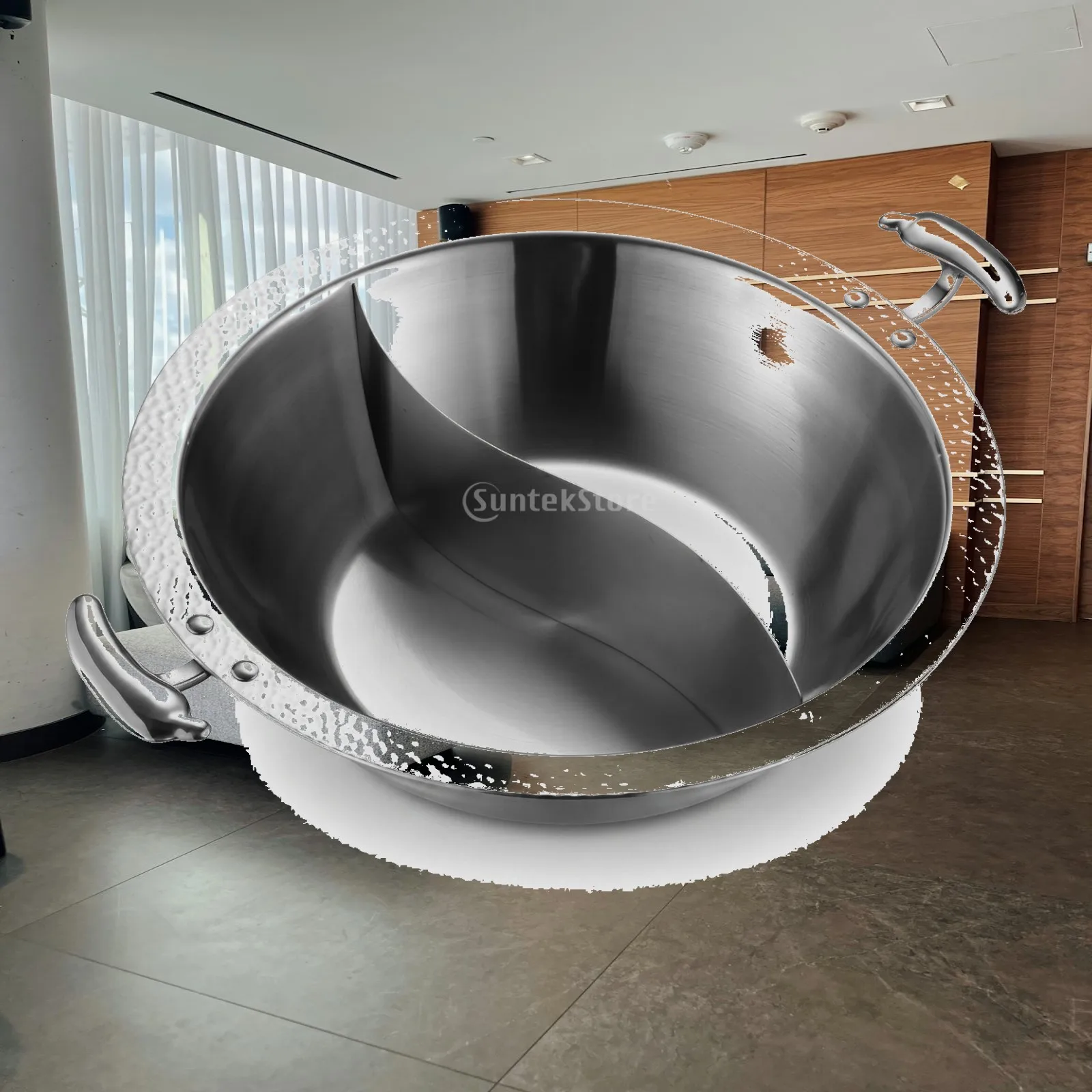 Dual Compartment Cookware 304 Stainless Steel Divided Hot Pot Two Broths Hammered Rim Base for Family Dinners