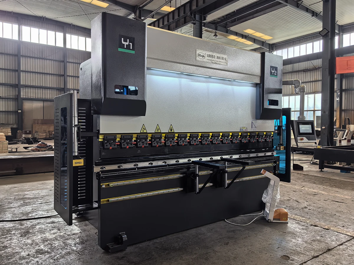 DA53T Electronic Hydraulic Press Brake 200T3200 Cnc Press Brake Tooling Servo Electric Press Brake