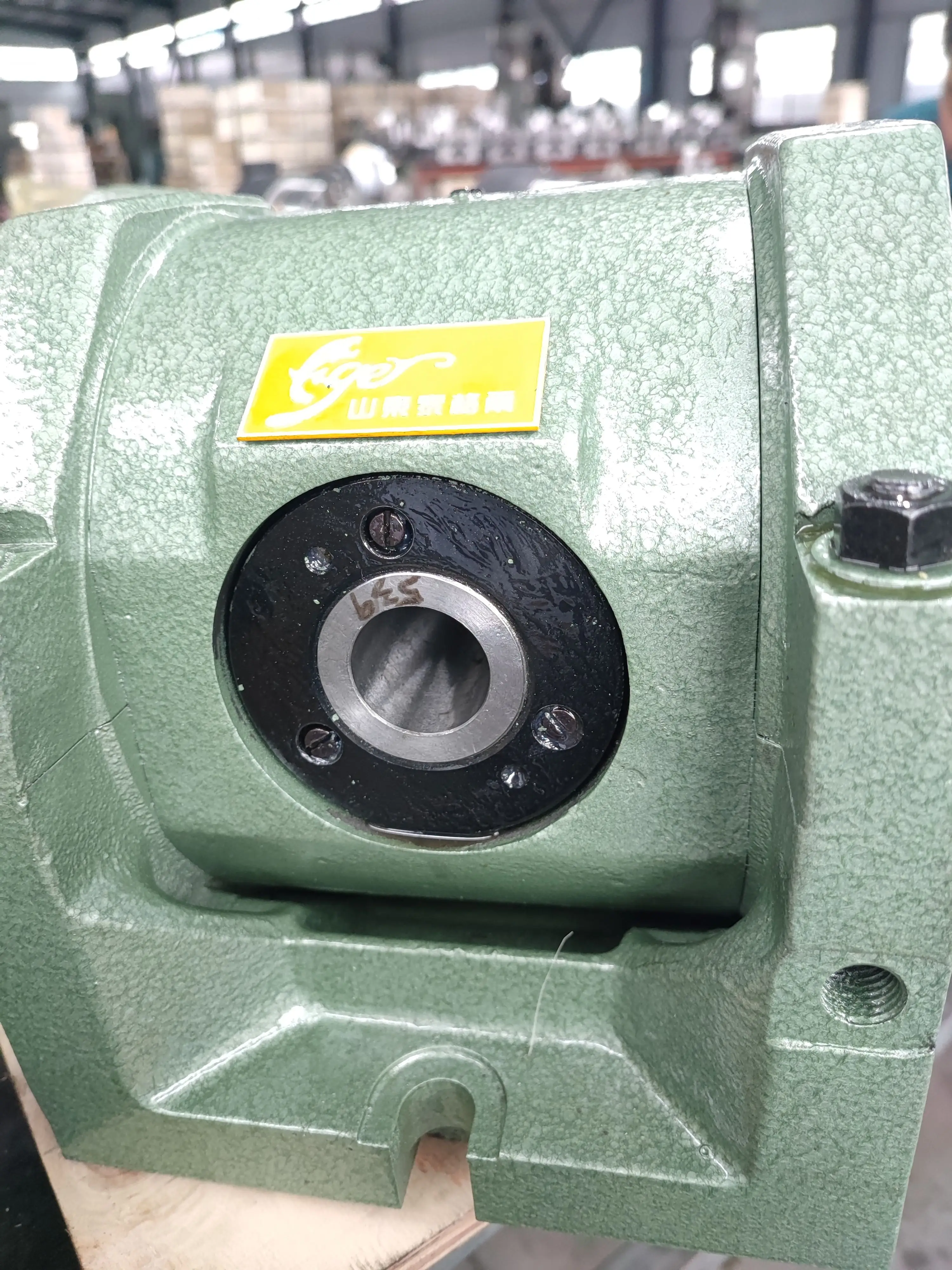 Hot-selling horizontal and vertical rotary table cast iron HT250 worm gear transmission ratio 1:36/1:72/1:72 4-inch lathe chuck
