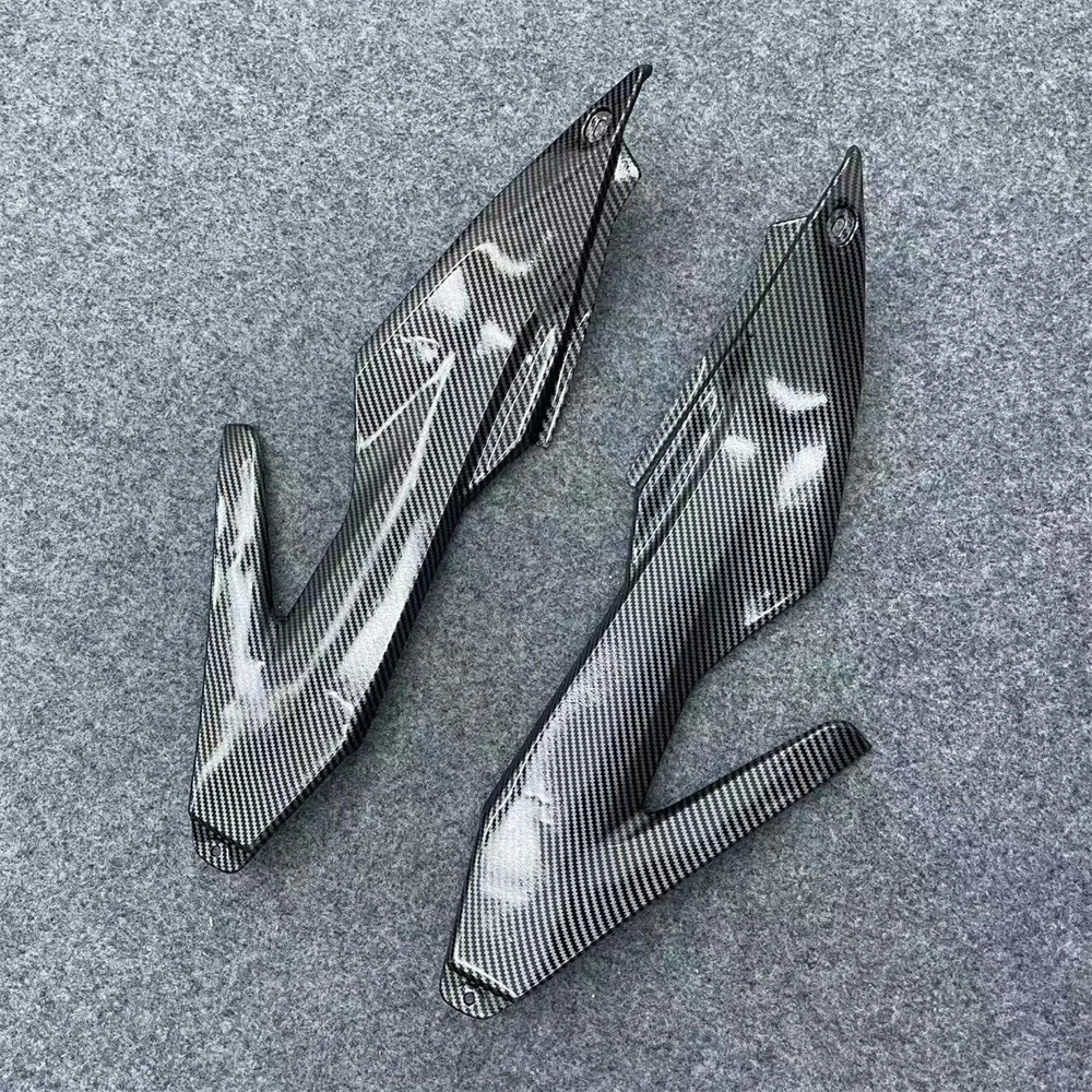 ABS motorcycle fairing is suitable for R25 and R3 fuel tank patterned small plate fuel tank guard plate 2025 carbon fiber paint