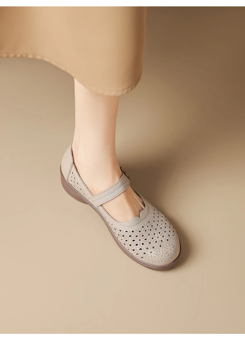 Mary Jane Schuhe in Übergröße 42 für Damen, atmungsaktive Mokassins mit Ausschnitten, florale Einriemen-Slipper mit niedrigem Absatz für lässiges Gehen – Detail 12