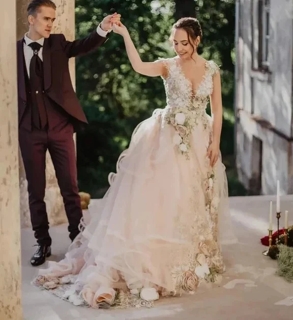 Customized Floral Lace Wedding Dresses Outdoor Champagne Long Bridal Gowns Designer Robe De Mariée