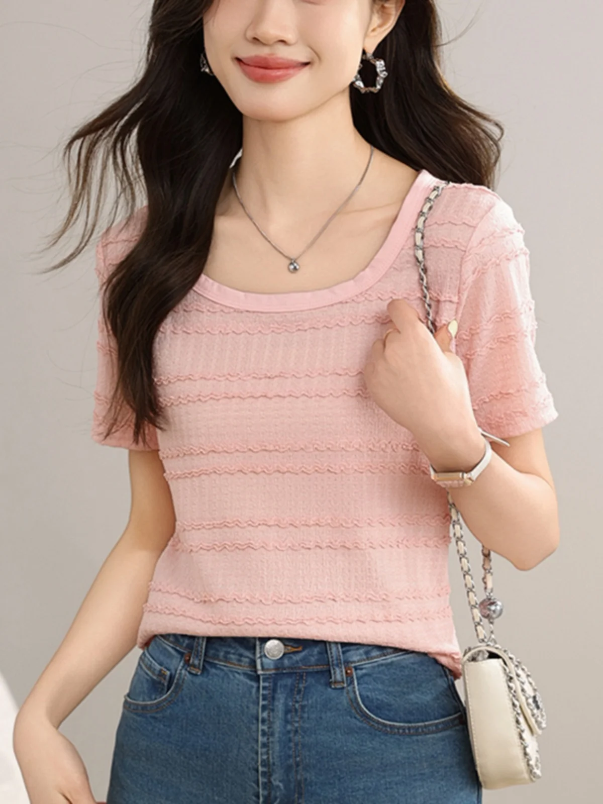 

Новая летняя женская футболка с текстурным квадратным воротником и коротким рукавом, универсальная, омолаживающая, из шифона, с вышивкой, утягивающая фигуру