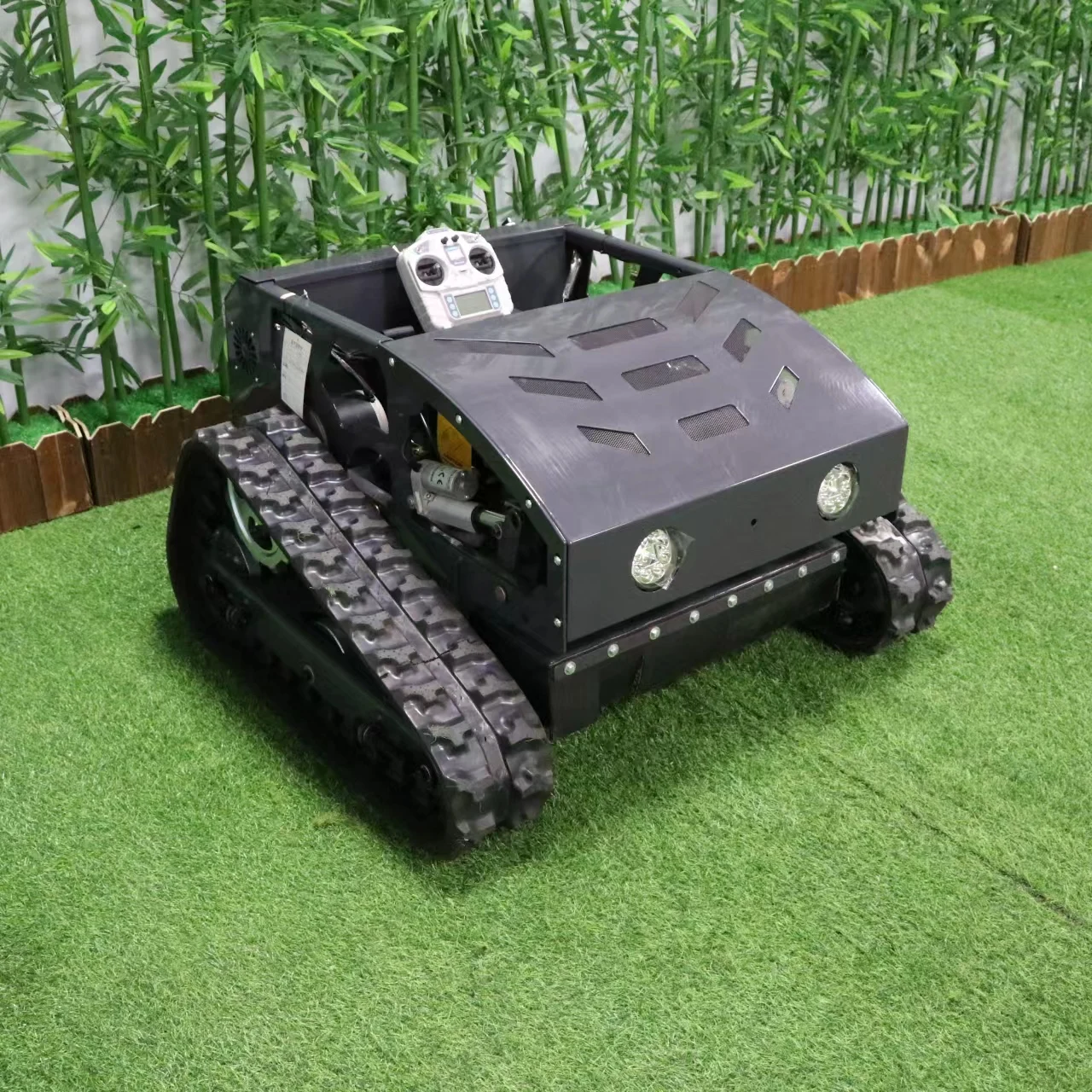 Euro 5 Large Tank-style Off-Road Grass Cutter Self-Propelled Crawler Robotic Garden Lawn Mower Zero Turn