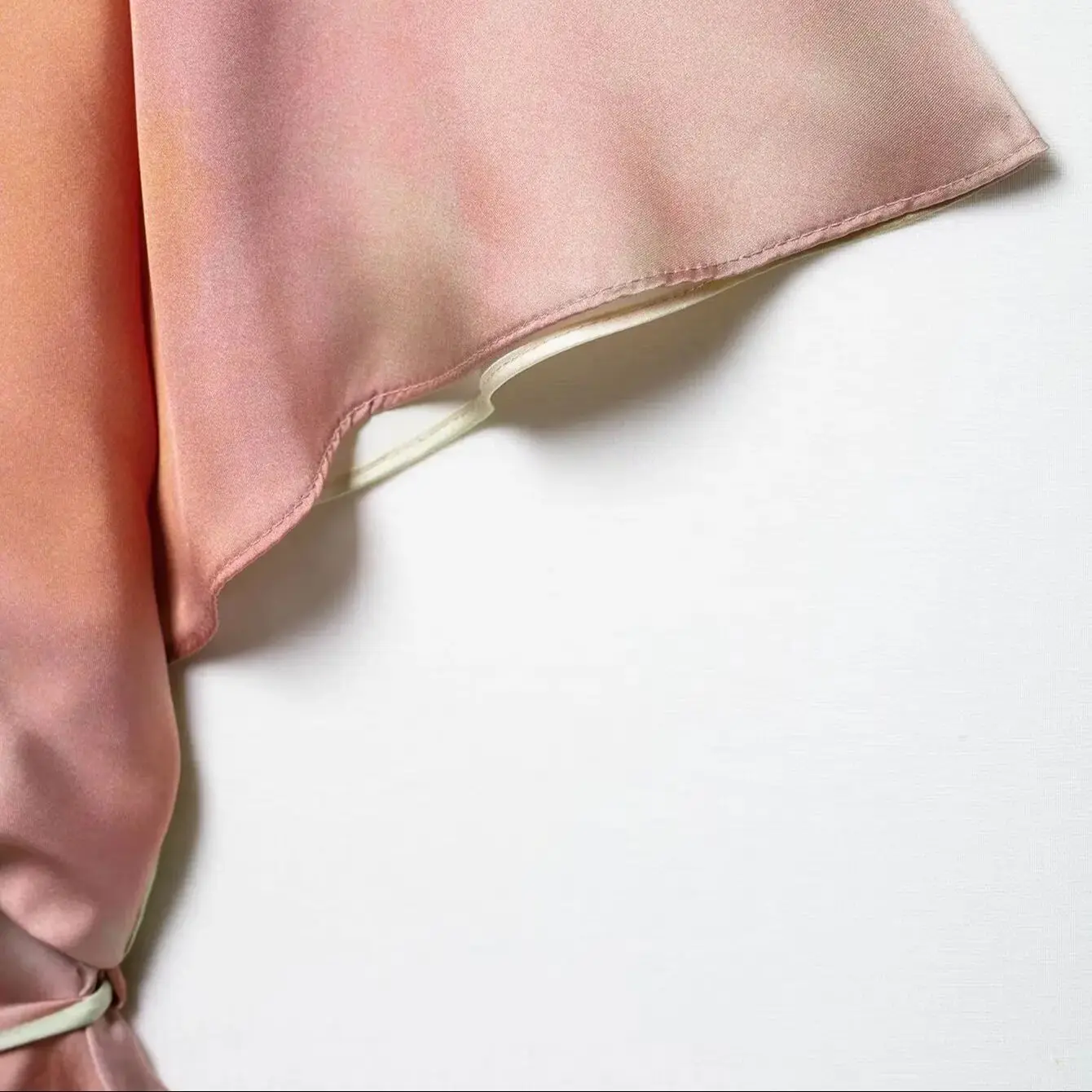 فستان نسائي أنيق ميدي كاجوال نحيف بأكمام قصيرة ورقبة دائرية فساتين طويلة ميدي بأكمام قصيرة وحزام مزخرف فيستدوس موجر