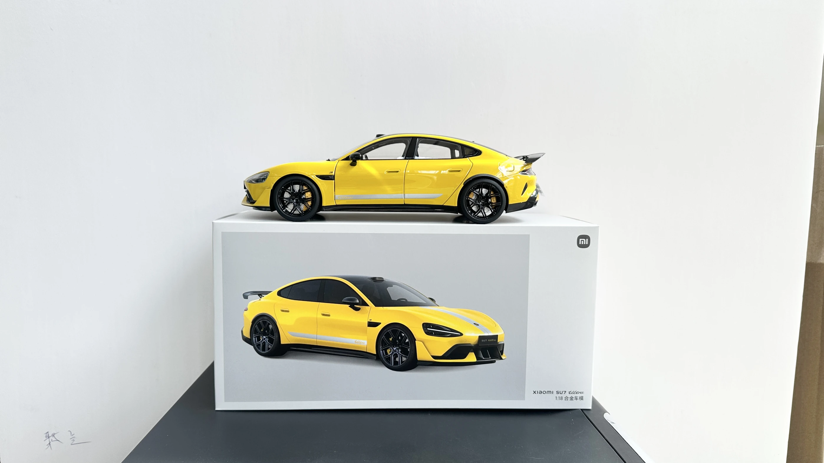 1:18 سبوت، نموذج سيارة Xiaomi Su7 Ultra، نموذج سيارة مصنوع من خليط معدني XIAOMI Xiaomi موديل سيارة أصلي
