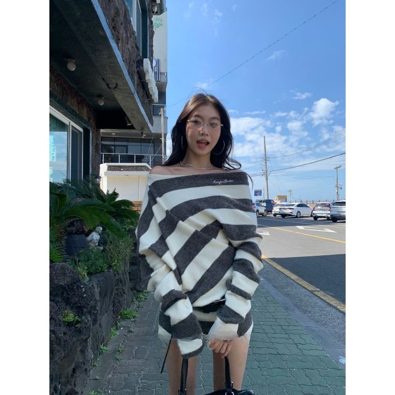 

Модный полосатый вязаный пуловер, нерегулярное осеннее новое облегающее платье с вышитыми буквами и наклонными плечами, длинными рукавами и бедрами