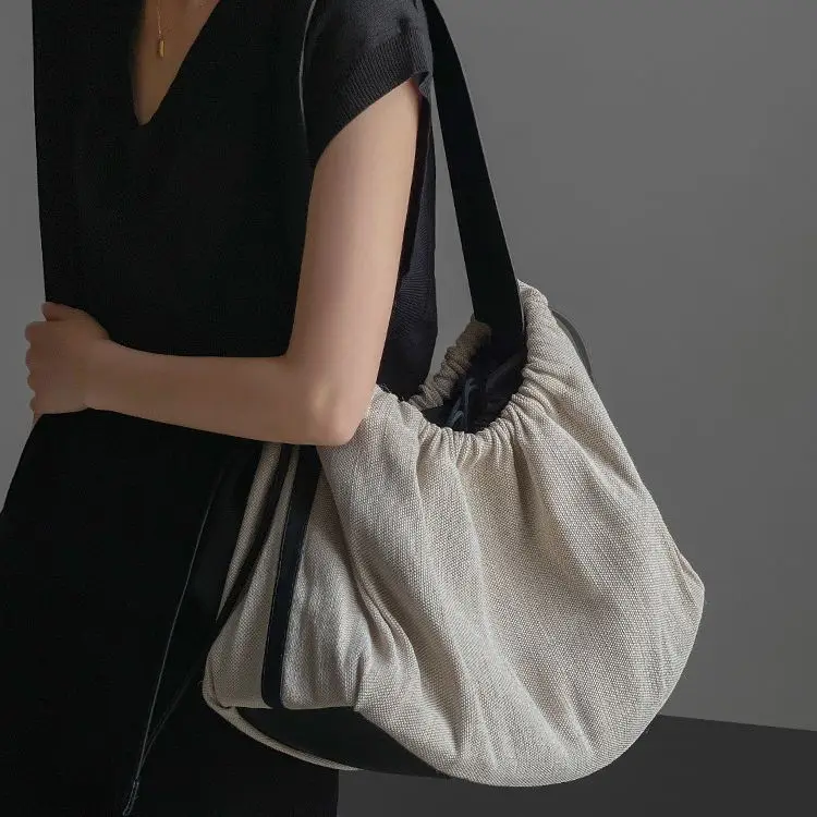 

2024 New Casual Niche Lightweight Large Capacity Travel Bag, One Shoulder Commuting Crossbody Support Oversized Bag