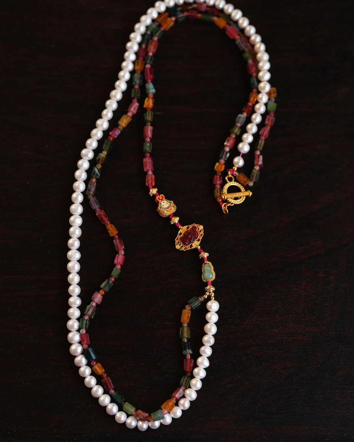 

Ожерелье произвольной формы из натурального пресноводного жемчуга и турмалина - позолоченная эмаль, кролик, турмалин, лотос, жадеит, тыква, серебряные украшения