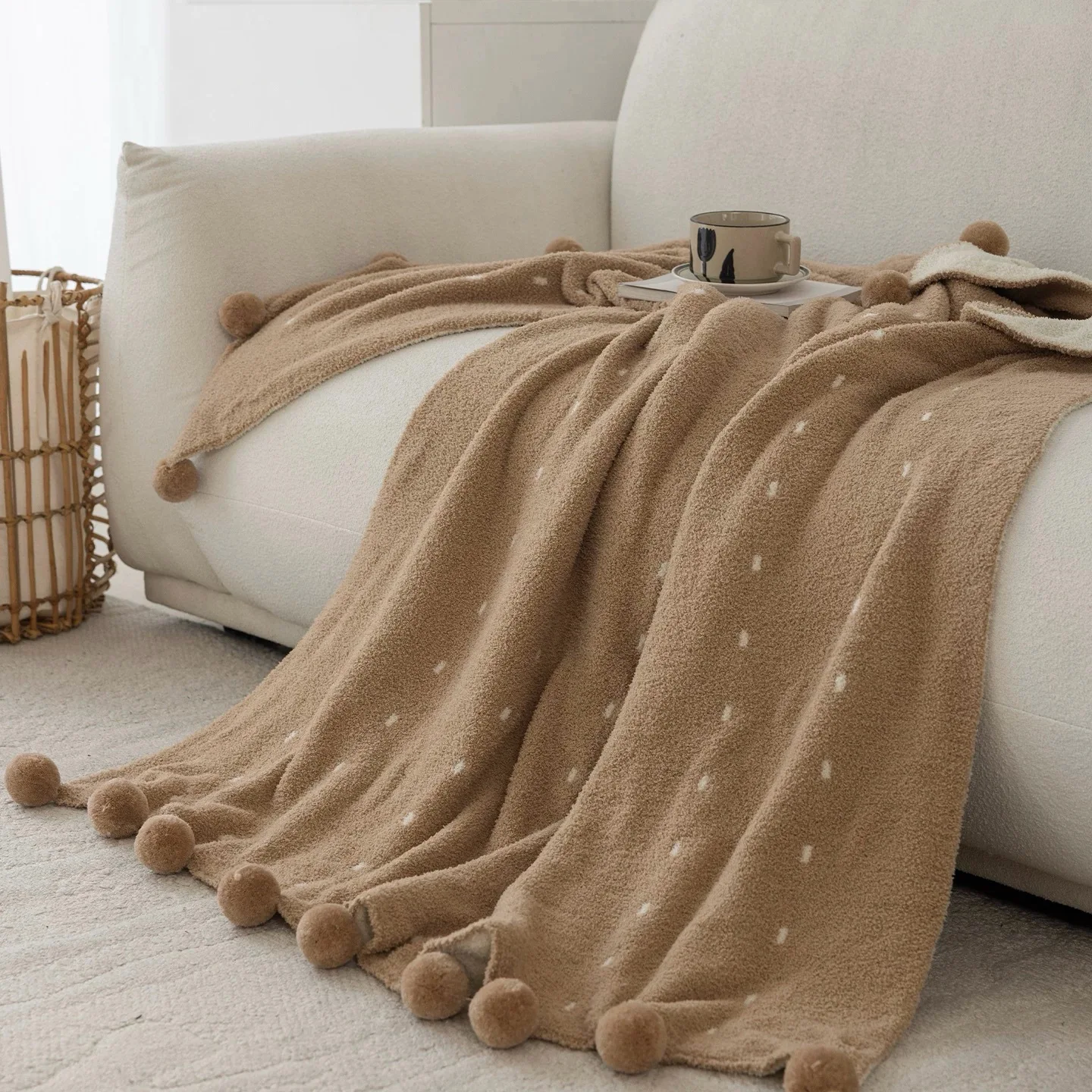 

Flannel Blanket with Hairball Soft Fleece Plush Warm Blankets for Bed Sofa Nap Shawl Decorative Bedspread Wedding Christmas Gift