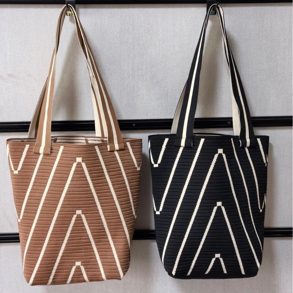 

Large Capacity Triangle Wave Shoulder Bag Korean Style Commute Knitted Underarm Bag Handbag Striped Pattern Open Tote Bag