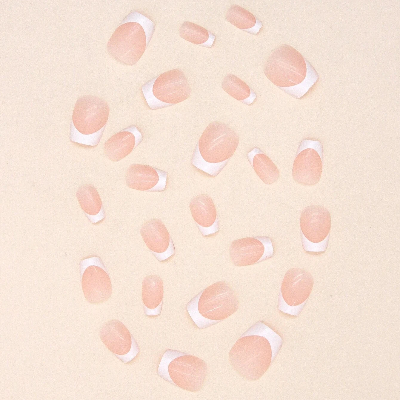 24 Stück kurze französische minimalistische Nägel mit 1 Gelee und 1 Nagelfeile
