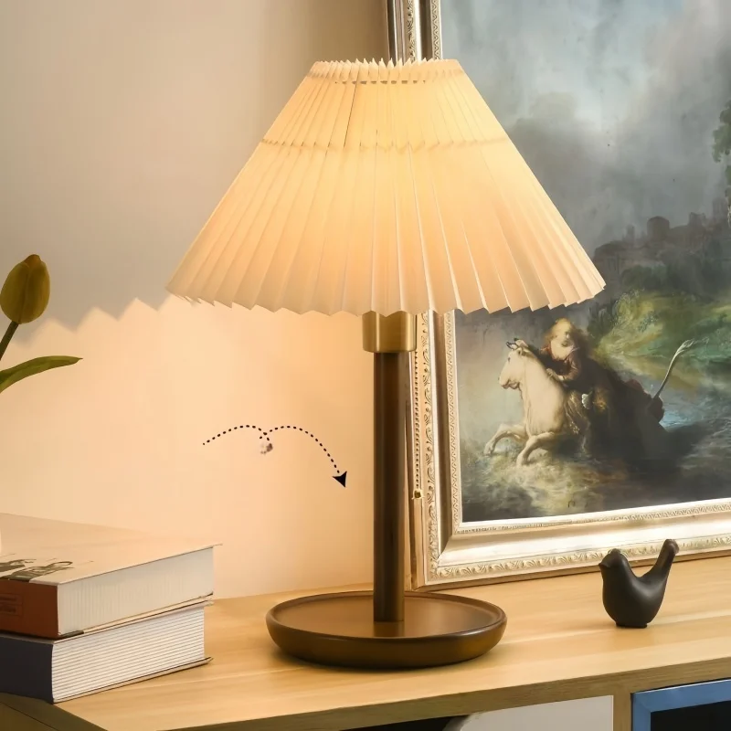Nordic Style Pleated Desk Lamp, Solid Wood Base Zipper Switch Desk Lamp - Retro Modern Bedside Lamp, Suitable for Home Decoratio