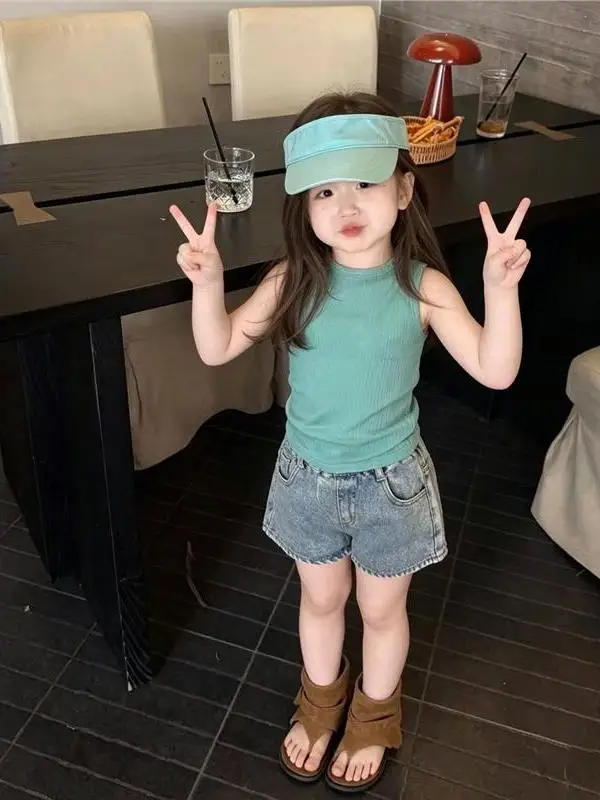 女の子の夏服-ミントグリーンのノースリーブベストとデニムショートパンツ-子供服-カジュアルなツーピースセット-3歳から3歳向け