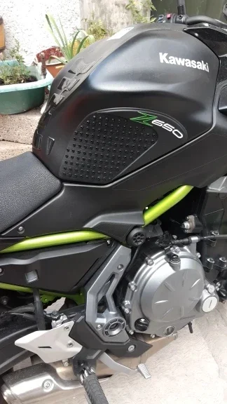 Motorcycle Protector Anti Slip Tank Pad Sticker For Kawasaki Z650 2017-2018 Gas Knee Grip Traction Side Decorative Paper Z 650