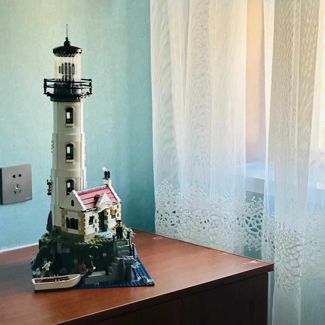 

Креативная серия электрических маяков, сборочные технологические строительные блоки, детские развивающие игрушки, большие рождественские подарки