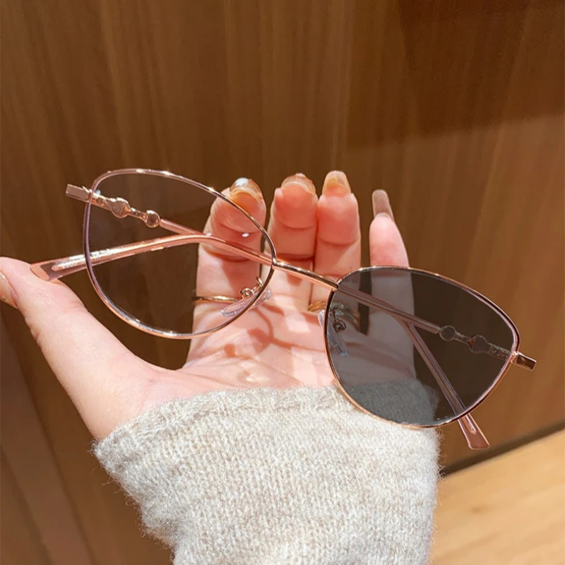 Stylish Photochromic Anti-Blue Light Myopia Glasses For Women High-Definition Eyeglasses with Pearl Accents Diopter 0 To -4.0