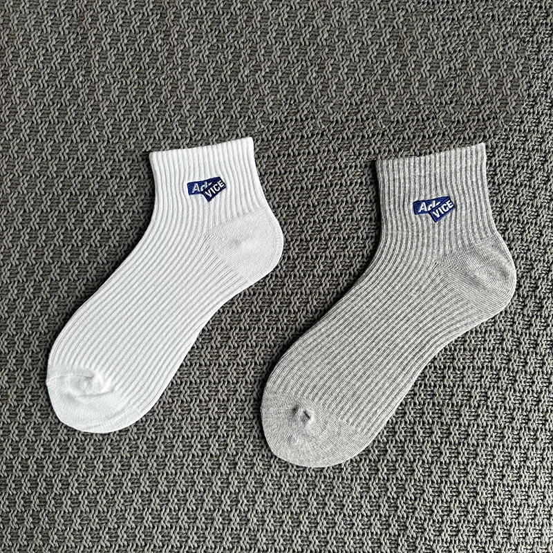 4 Paare/schachtel Mann Socken Geschenk Baumwolle Belüftung Männlich Weiblich Socken Schwarz Ins Brief Stickerei Desodorierung Weiß Sportsocken – Detail 7