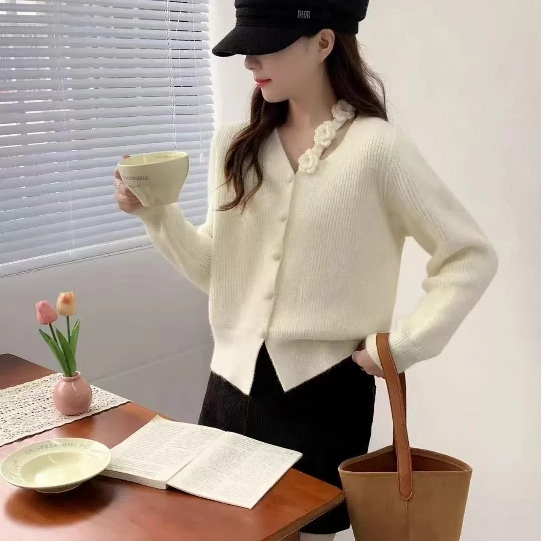 

Handmade Crocheted Flower Cardigan for Autumn and Winter Korean-style Outfit Loose and Soft Knitted Trendy Base Layer Sweater