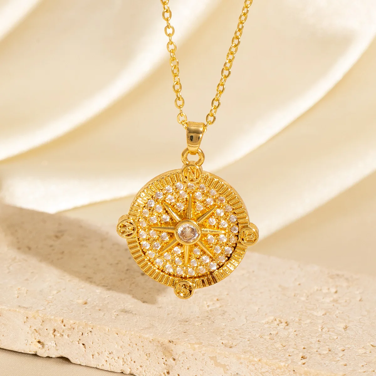 Chinese Style Lucky 18k Gold Plated Copper Embossed Eight Pointed Star Round Pendant Necklace Inlaid Shiny Zircon Chic Jewelry
