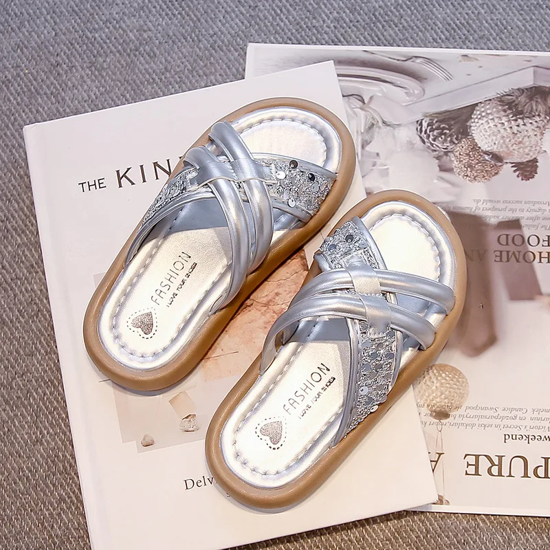 

Girls Slippers Korean Style Outdoors Children Princess Shoes Shiny Sequins 2025 Summer New Kids Casual Slippers Soft Bottom